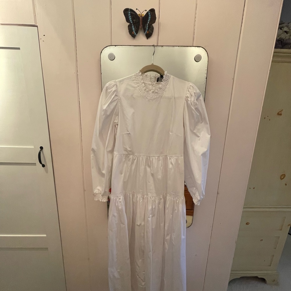 New without tags Daniel Burstein pleated white empire Holiday dress